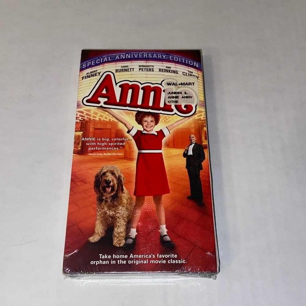 Columbia Pictures New Annie VHS Movie Tape